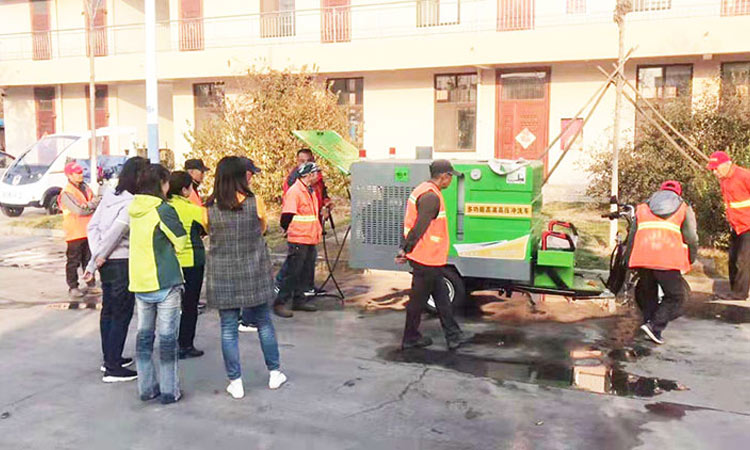 多功能高溫高壓清洗車，環(huán)衛(wèi)站交車培訓