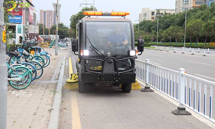 電動(dòng)洗掃車廠家