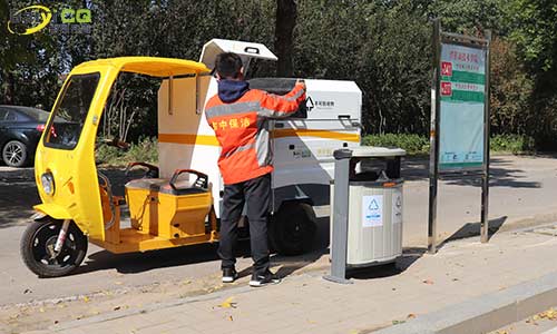 ?小型兩分類垃圾清運(yùn)車可用于小區(qū)，學(xué)校，廠區(qū)等地的垃圾分類清運(yùn)