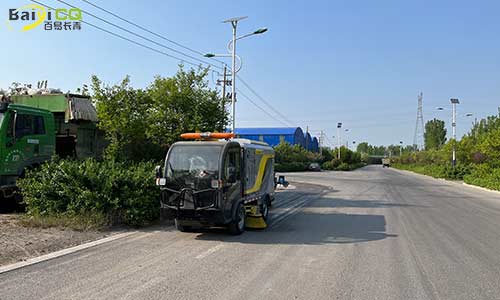 小型道路洗掃車(chē)，道路清潔高效無(wú)揚(yáng)塵