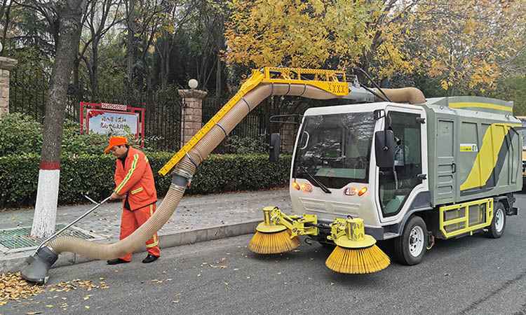 濟(jì)南百易樹葉收集車