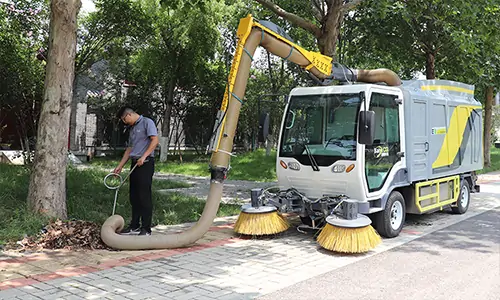 純電動(dòng)樹(shù)葉收集車(chē)市政樹(shù)葉收集用途廣泛