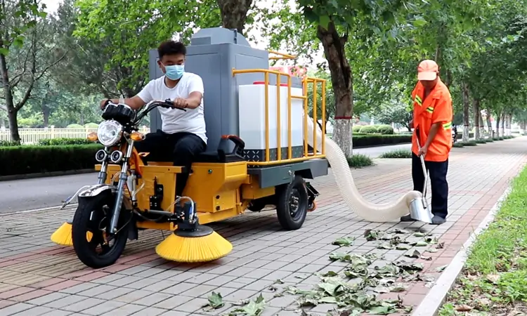 三輪樹葉收集車