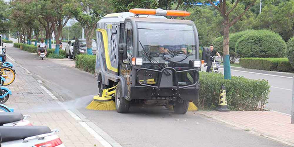 道路洗掃車