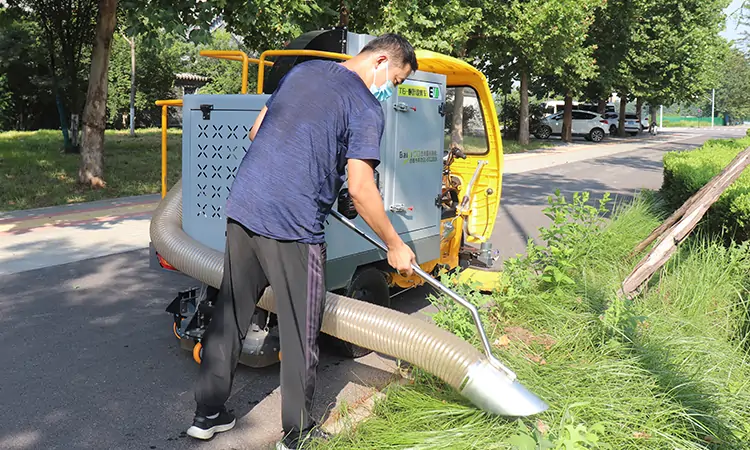 純電動樹葉收集車_多功能樹葉收集車_吸樹葉的機器_掃樹葉神器