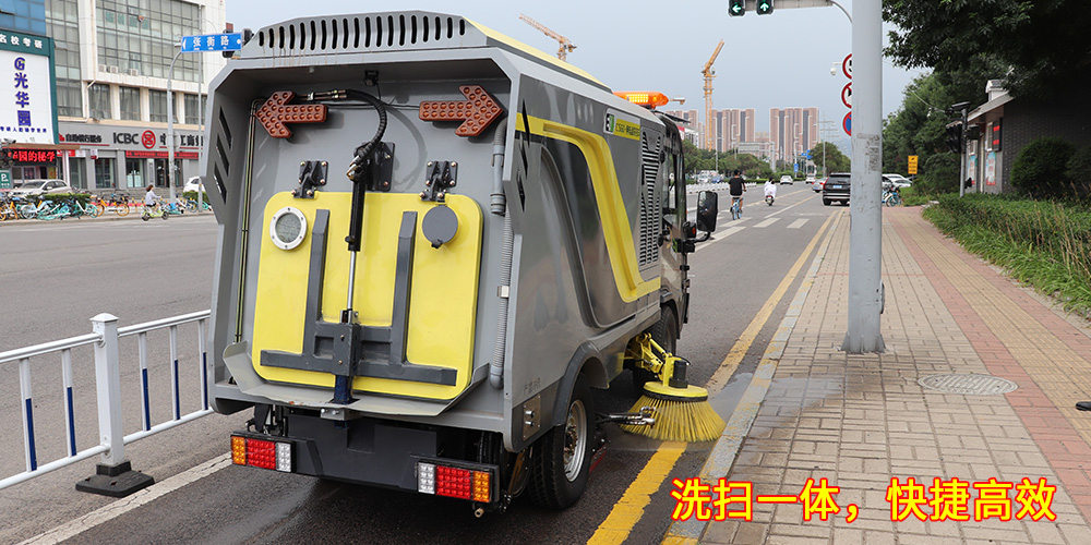 道路洗掃車，路面污漬清潔“專家”_電動洗掃車_環(huán)衛(wèi)洗掃車_小型洗掃車