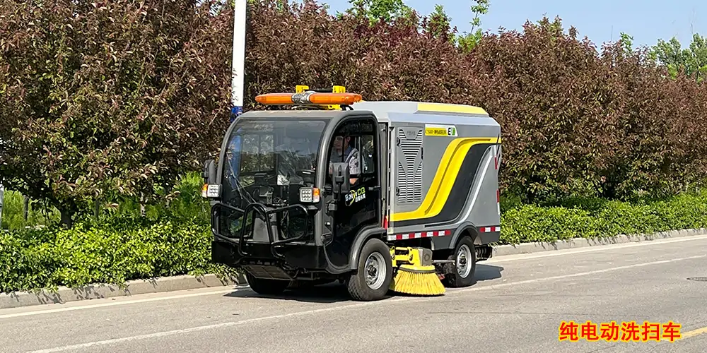 道路洗掃車_路面污漬清潔“專家”_電動洗掃車_環(huán)衛(wèi)洗掃車_小型洗掃車