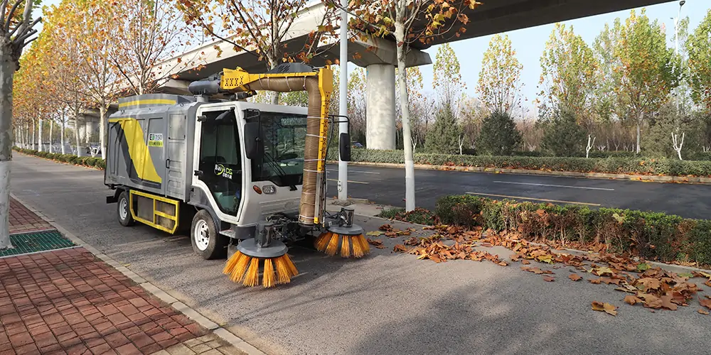 純電動樹葉收集車_多功能樹葉收集車_吸樹葉的機器_掃樹葉神器