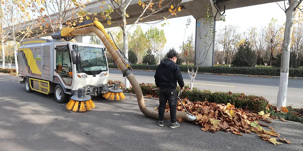 純電動樹葉收集車_多功能樹葉收集車_吸樹葉的機器_掃樹葉神器