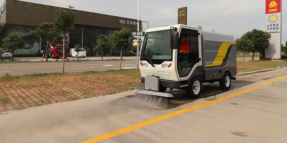 四輪高壓清洗車_小區(qū)高壓清洗車_物業(yè)小型高壓沖洗車_園區(qū)高壓清洗車