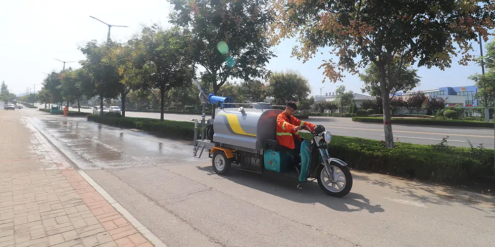 道路清洗灑水車_三輪車灑水車_灑水三輪車_小型電動(dòng)灑水車