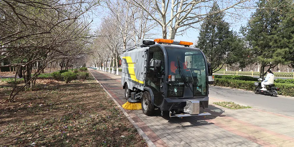 道路洗掃車_路面污漬清潔“專家”_電動(dòng)洗掃車_環(huán)衛(wèi)洗掃車_小型洗掃車