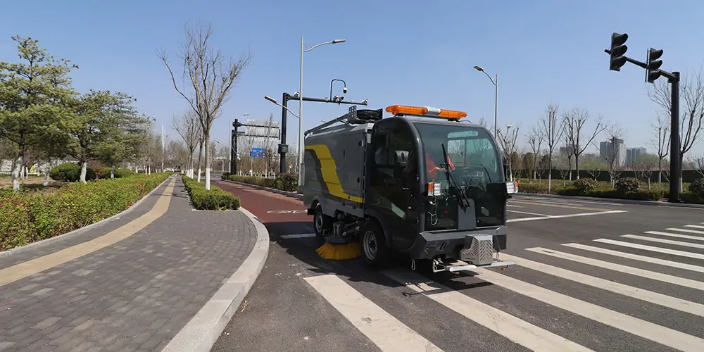 道路洗掃車_路面污漬清潔“專家”_電動(dòng)洗掃車_環(huán)衛(wèi)洗掃車_小型洗掃車