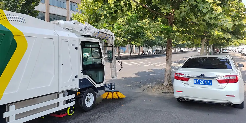 純電動樹葉收集車_多功能樹葉收集車_吸樹葉的機器_掃樹葉神器