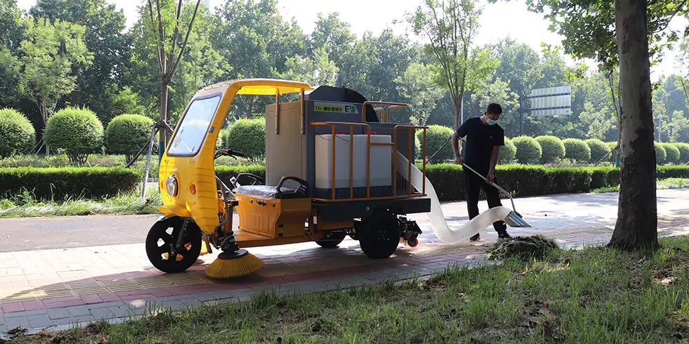 純電動(dòng)樹葉收集車_多功能樹葉收集車_吸樹葉的機(jī)器_掃樹葉神器