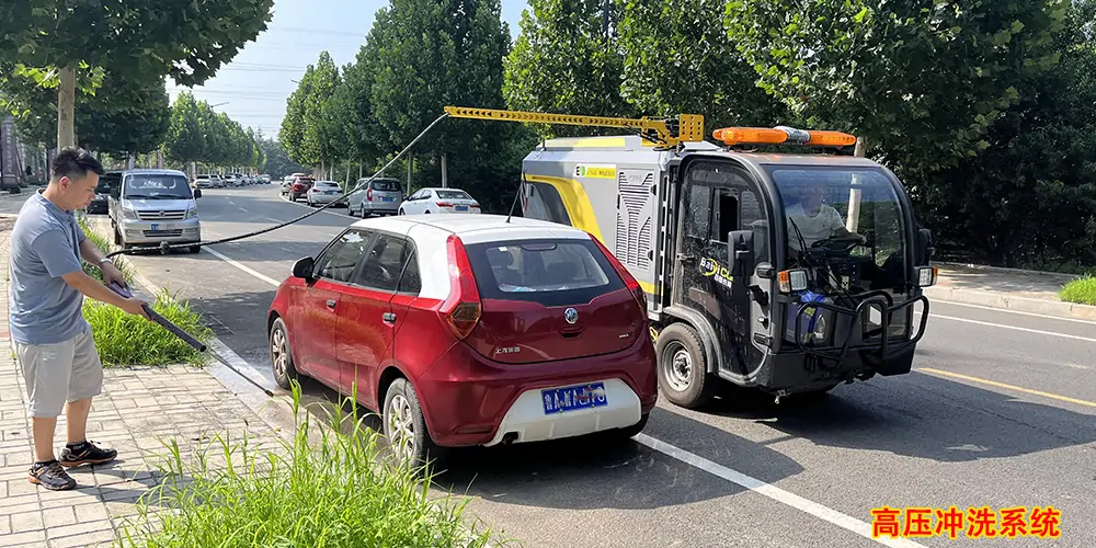 電動小型洗掃車 小型電動環(huán)衛(wèi)洗掃車 小型電動洗掃一體車 新型純電動洗掃車 全封閉電動洗掃一體車