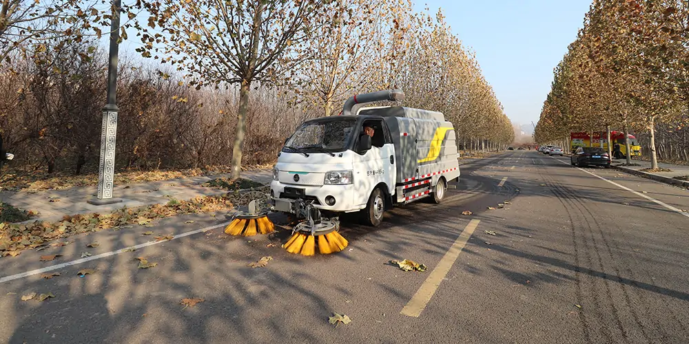 吸樹(shù)葉的機(jī)器 新型樹(shù)葉收集車 電動(dòng)樹(shù)葉專用收集車 樹(shù)葉收集一體車 吸入式樹(shù)葉收集車 破碎樹(shù)葉收集車