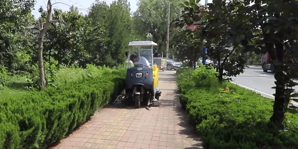 清掃車,電動(dòng)掃地車,廠區(qū)掃地車,園區(qū)掃路車,景區(qū)清掃車