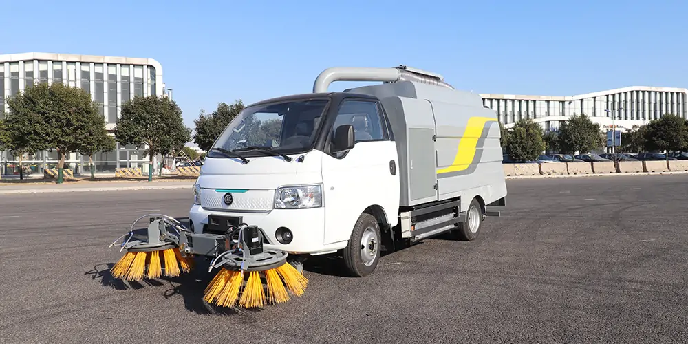 樹葉收集一體車,吸入式樹葉收集車,破碎樹葉收集車,強(qiáng)力吸樹葉收集車,大型樹葉收集清掃車