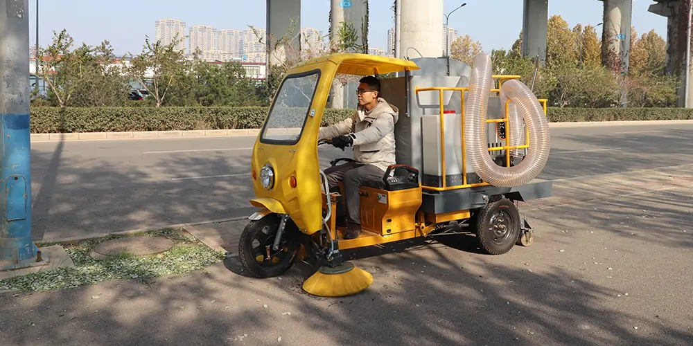 吸入式樹葉收集車 電動三輪車樹葉收集器 樹葉收集器車 三輪樹葉收集車 林場專用樹葉收集車 三輪車樹葉收集機(jī)