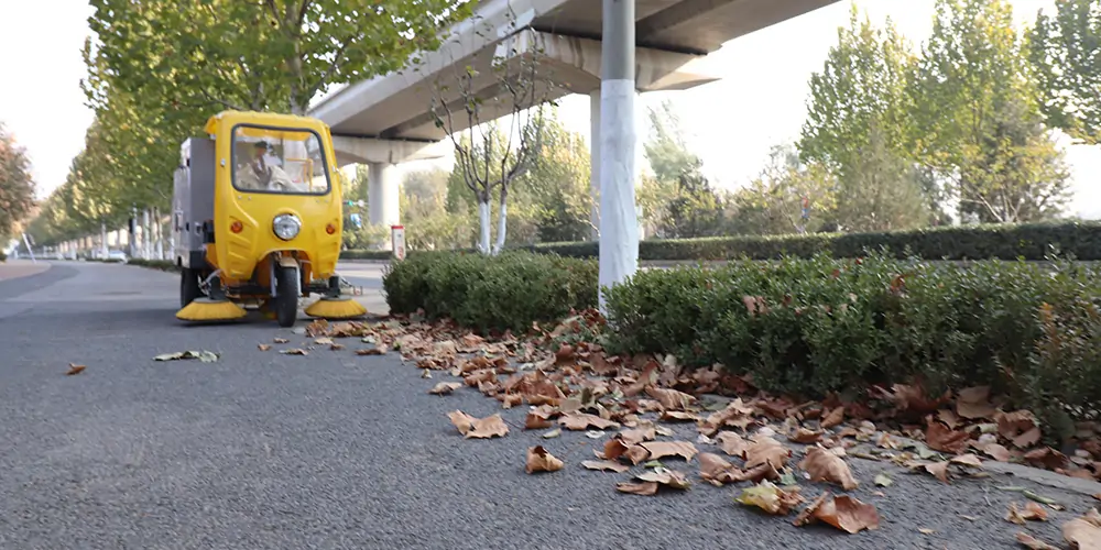 三輪車樹葉收集機(jī) 吸入式樹葉收集車 電動(dòng)三輪車樹葉收集器 樹葉收集器車 三輪樹葉收集車 林場專用樹葉收集車