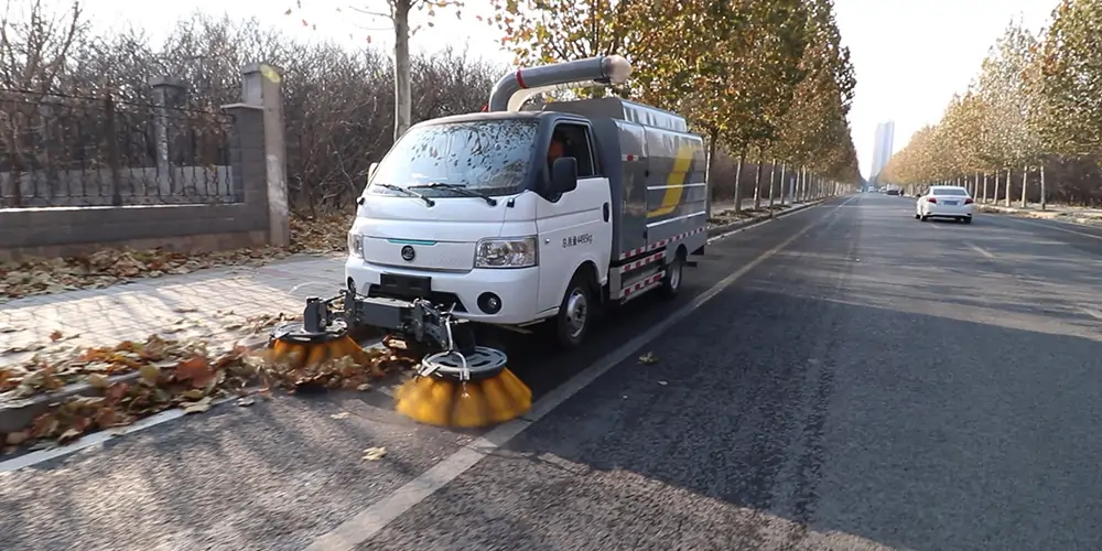 新能源樹葉收集車 新能源多功能樹葉收集車 新能源吸樹葉的機(jī)器 新能源新型樹葉收集車