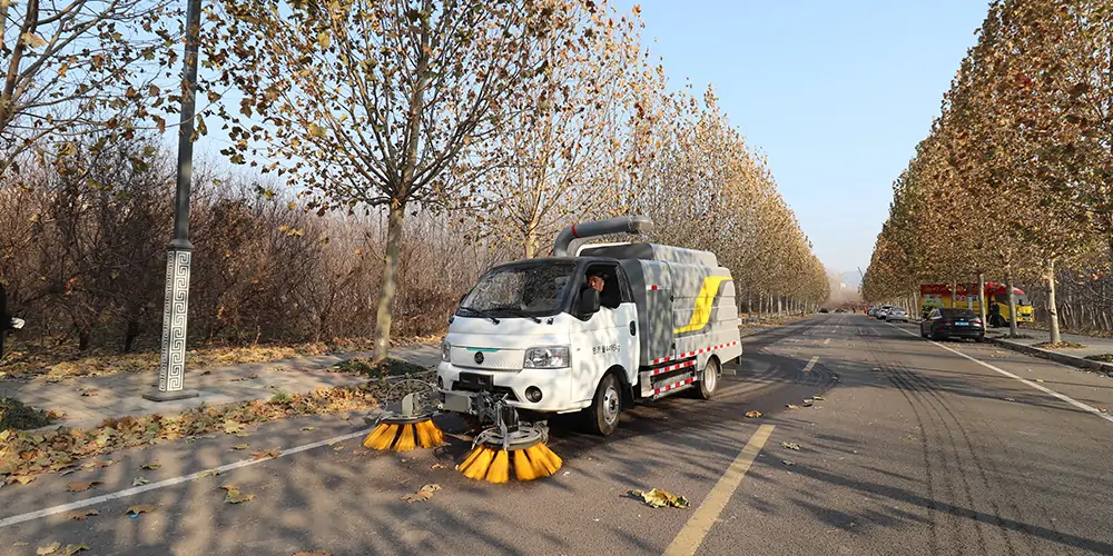 新能源樹葉收集車 新能源多功能樹葉收集車 新能源吸樹葉的機(jī)器 新能源新型樹葉收集車