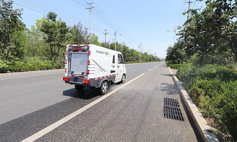 小型純電動(dòng)清掃車(chē)：綠色高效的道路清潔解決方案